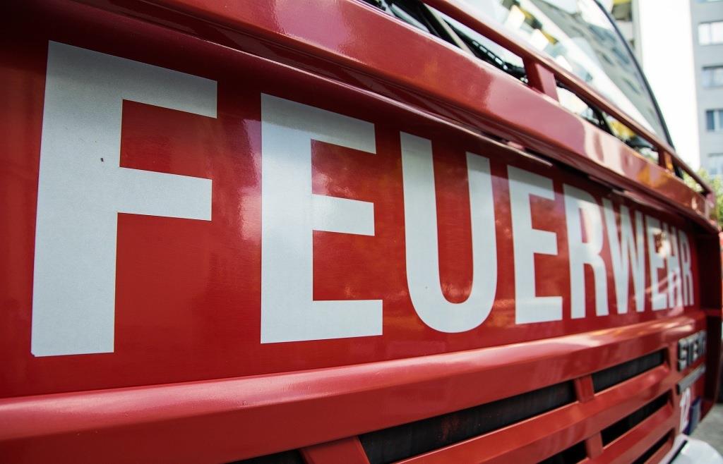 Baum bei Happertshofen in Flammen – Zusammenhang mit alten Fällen?