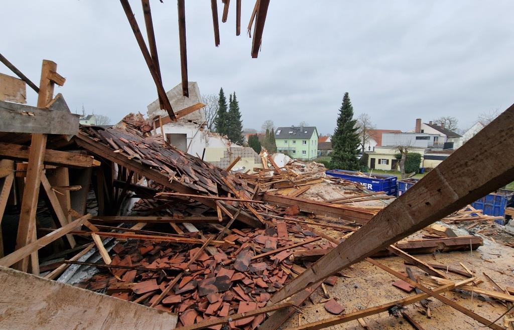 Gebäude von 1904 Grundschule Hundszell wird saniert