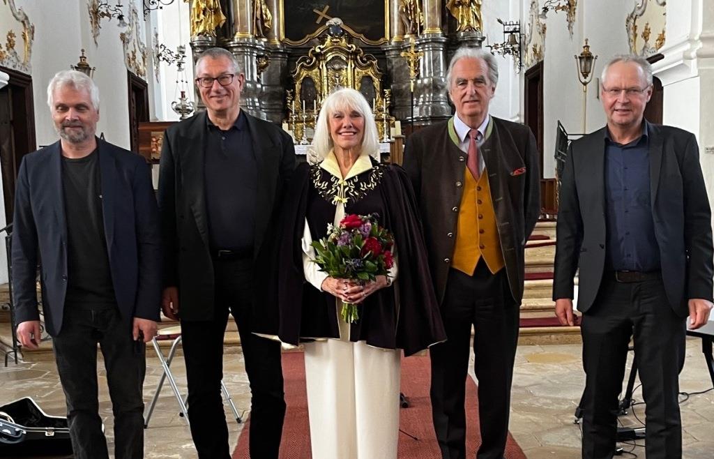 Vierköpfige Band entführt Publikum im Baringer Münster in Geschichte