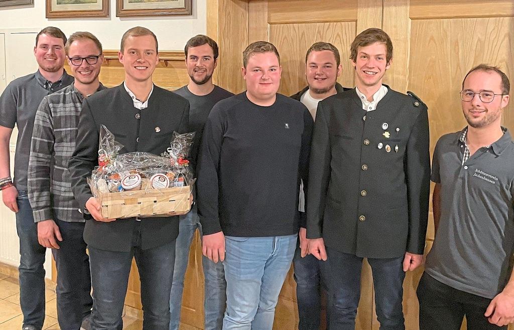 Falkenhorst Jachenhausen blickt auf das Jahr zurück und wählt neue