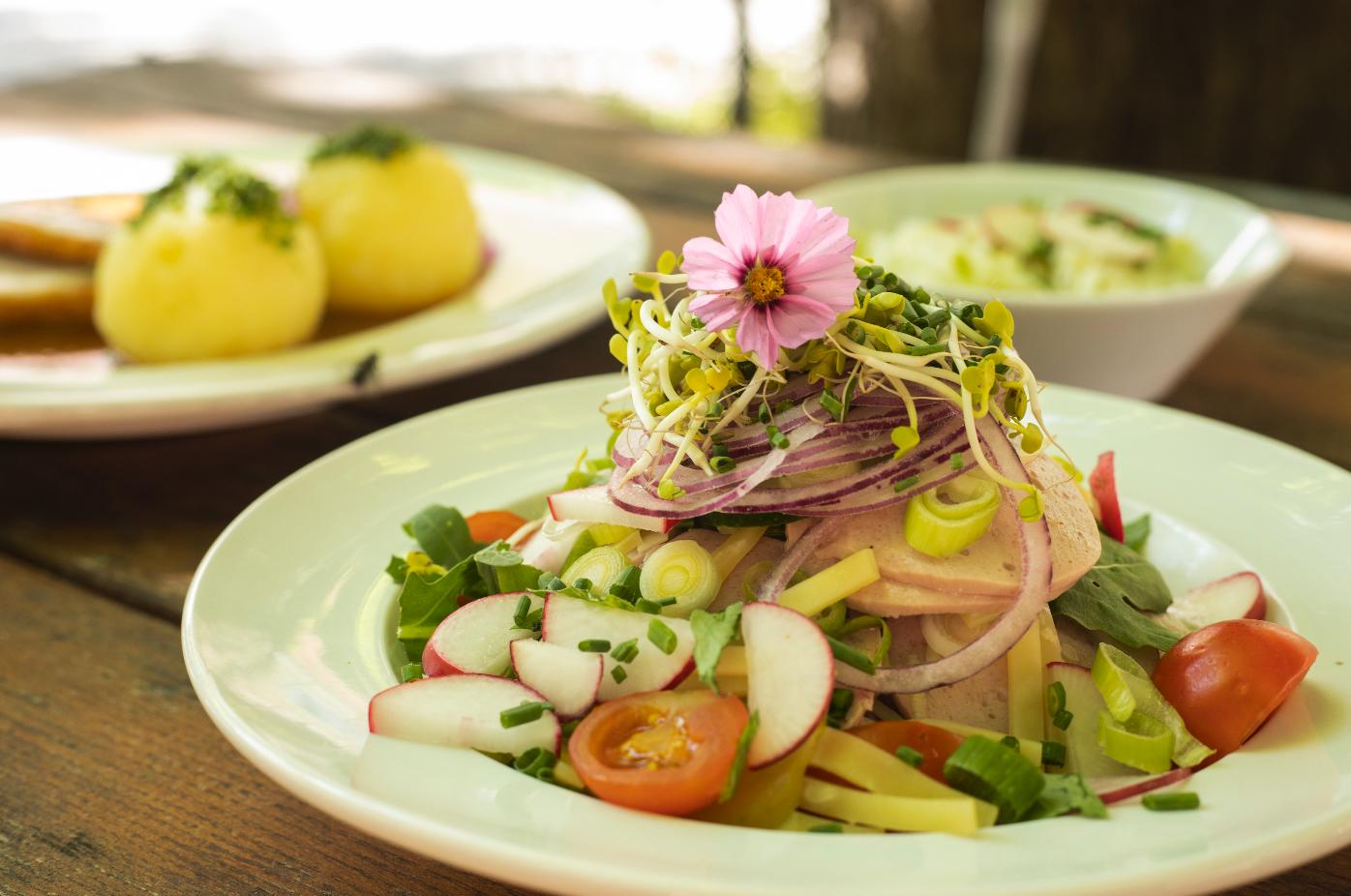 Der Biergarten wird Schmankerl-Oase Der Biergarten wird Schmankerl-Oase