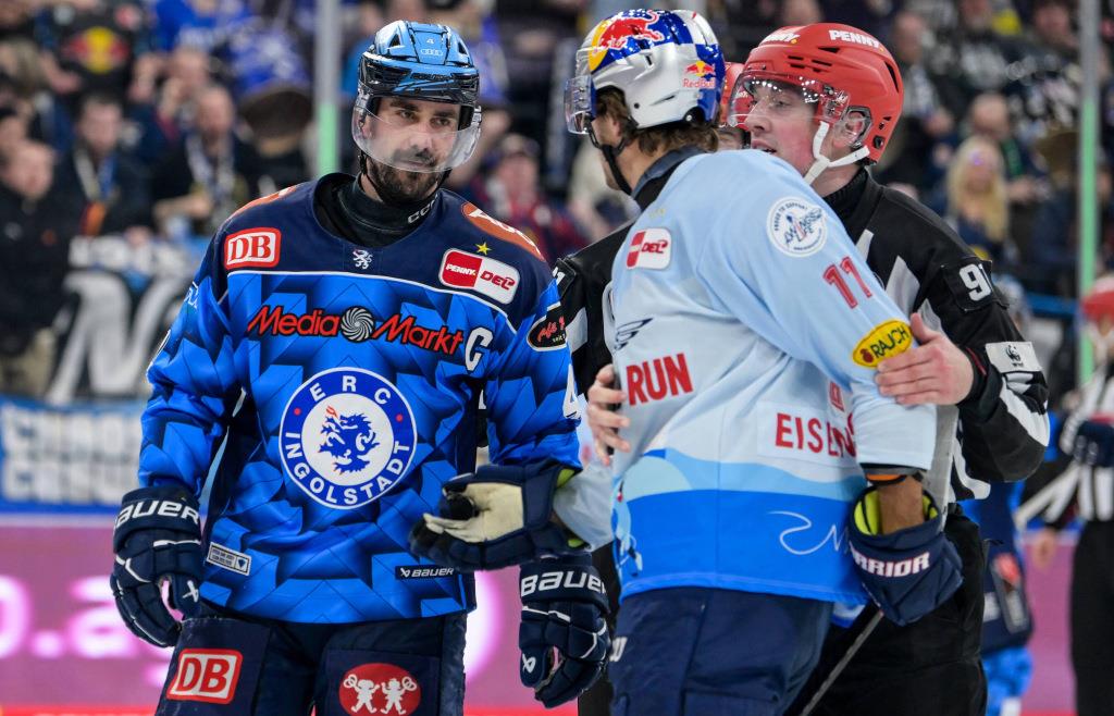 Spieler des ERC Ingolstadt im Einsatz während der Endrunde