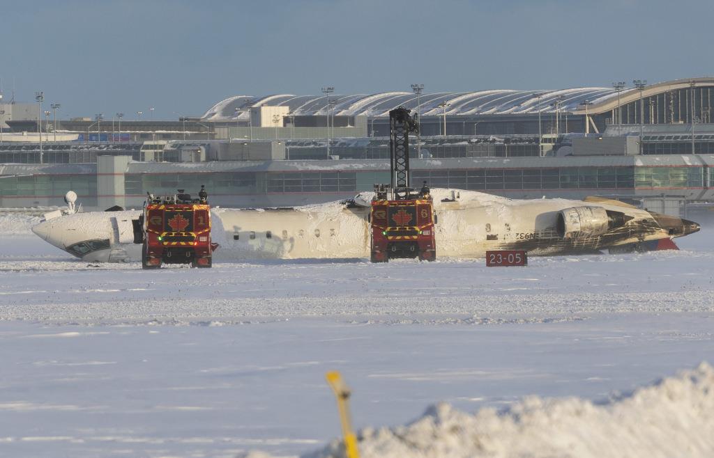 US plane comes to rest on its roof at Toronto airport - | At least 18 ...