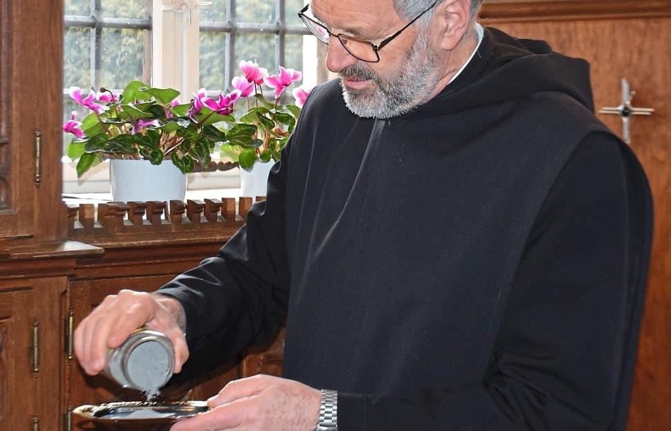 Image related to Scheyrer Benediktinermönch Pater Benedikt über einfaches Essen und den Dry January
