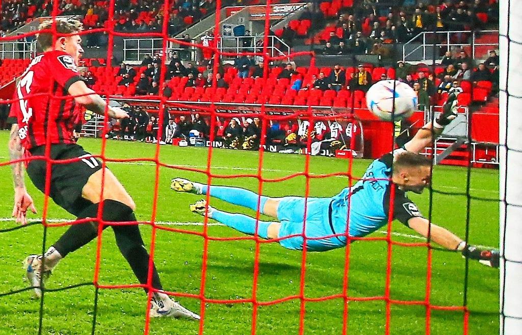 Bild zu Fanboykott, Gegentorflut, nächste Niederlage: FCI nach 2:3 gegen Dresden fast im Abstiegskampf