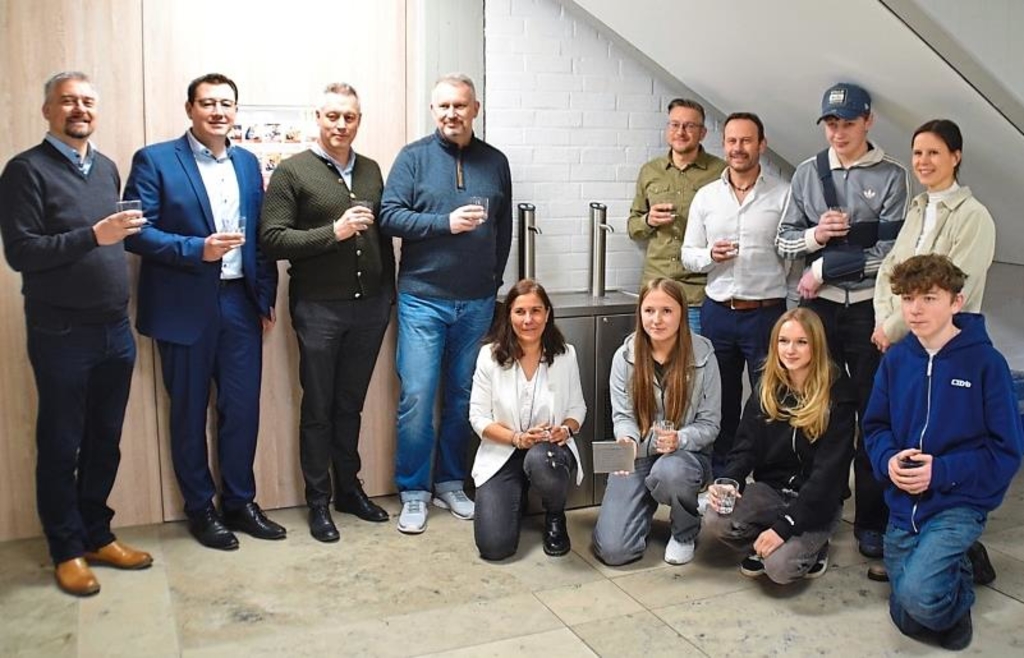 Neuer-Trinkwasserspender-an-der-Beilngrieser-Realschule-offiziell-eingeweiht