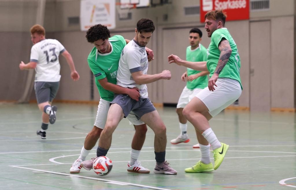 Titelverteidiger-FC-Fatih-Ingolstadt-auf-letzten-Dr-cker-weiter-SV-Oberstimm-berragt