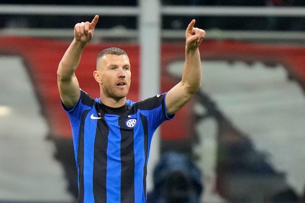 Berichte-Schalke-04-mit-Edin-Dzeko-einig