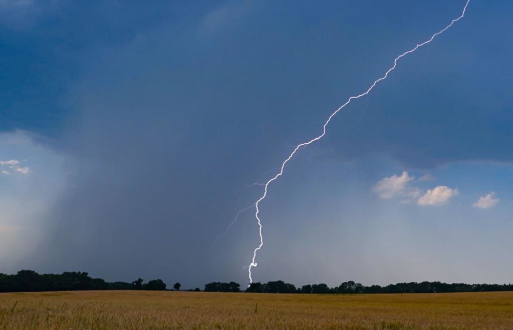 Severe weather with consequences: Lightning strike paralyzes major traffic ...