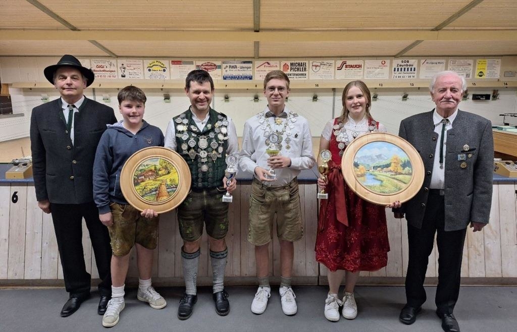 Zielsicherer-B-rgermeister-Josef-Fuchs-erneut-Sch-tzenk-nig-in-Waidhofen