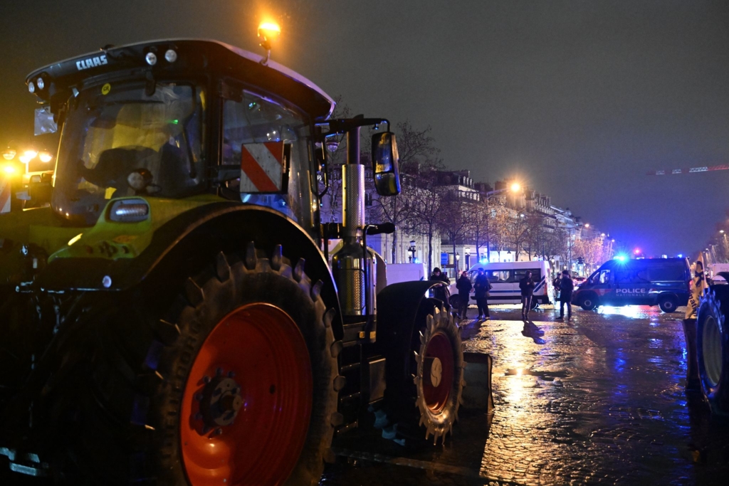 Bauern-blockieren-vor-Mercosur-Abstimmung-Autobahn