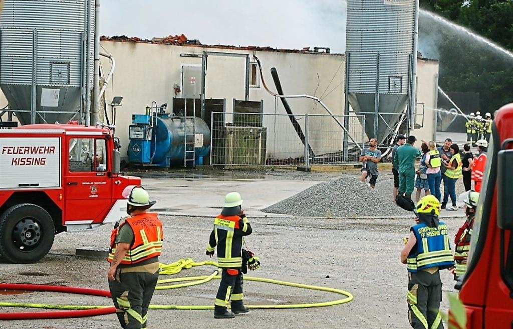 Major fire in Wulfertshausen: Dead pigs temporarily loaded into containers