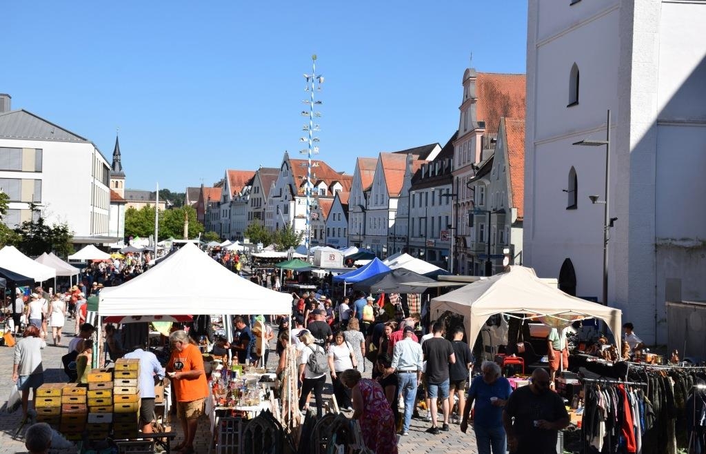 Heißer Nachtflohmarkt