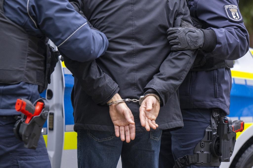 Durchsuchungen bei mutmaßlichen Schleusern in Regensburg, Langquaid und ...