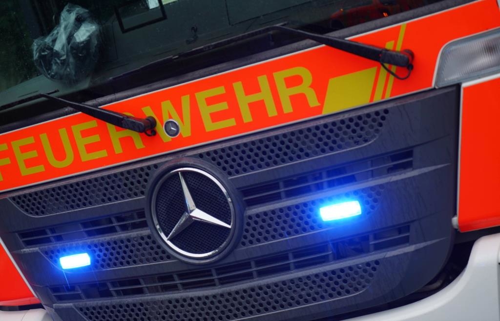 Rauch-aus-Wohncontainer-in-Ingolstadt-Feuerwehreinsatz-in-Unsernherrn