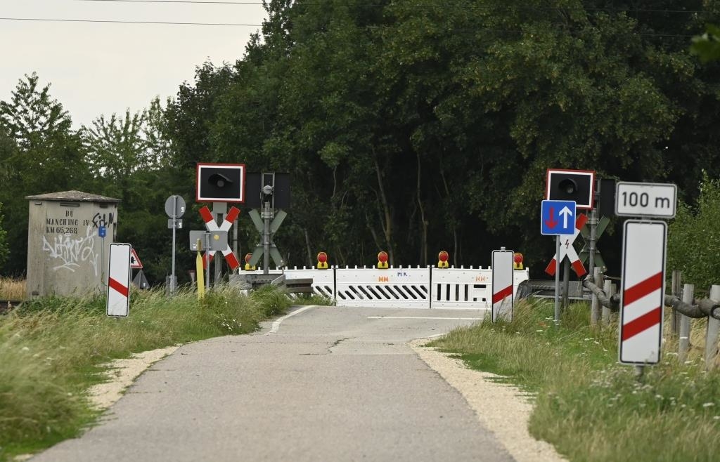 Manchinger Bahnübergang: Halbschranke wohl 2029 – Entscheidung zu ...