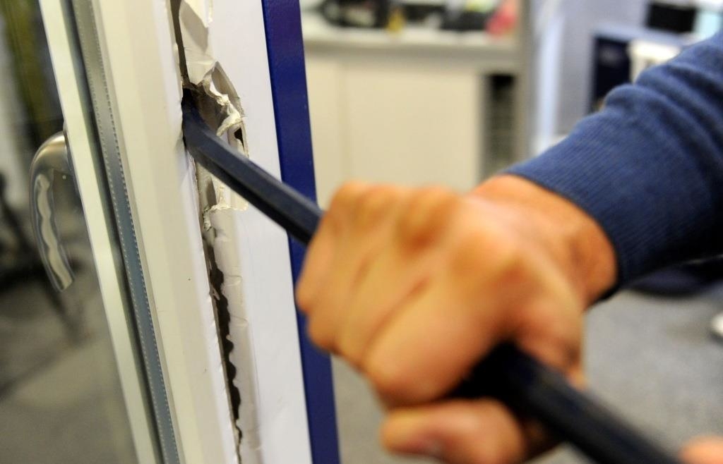 Einbr-che-in-Arztpraxen-in-Wettstetten-Unbekannte-erbeuten-Spezialger-te-im-Wert-von-200-000-Euro