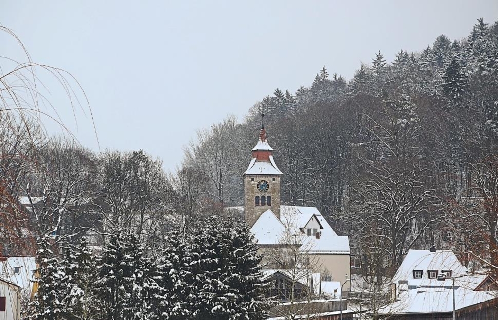 -ber-Nacht-zum-Winterwunderland-Beilngries-unter-einer-malerischen-Schneedecke-in-Bildern