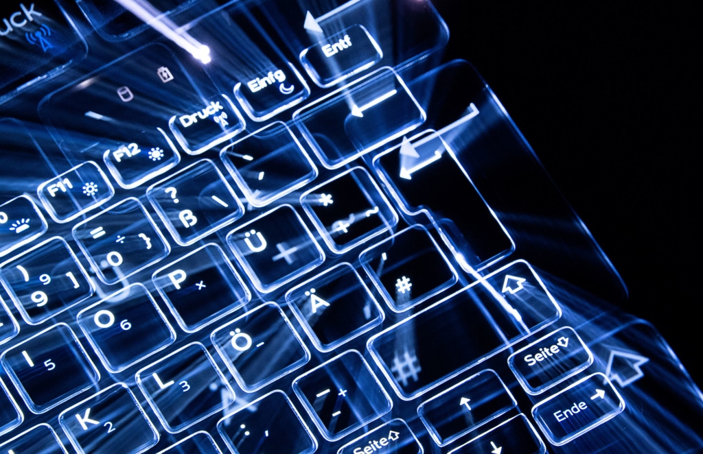 Hacker-greifen-Beh-rden-und-Firmen-ber-Sicherheitsl-cke-an