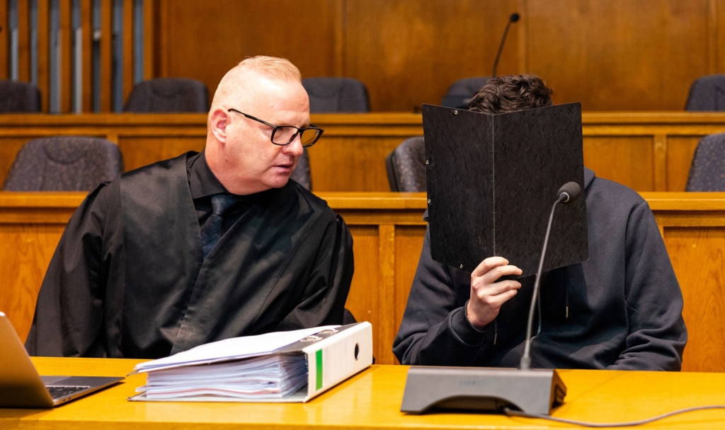 T-dliche-Sch-sse-auf-Polizisten-Mordprozess-begonnen