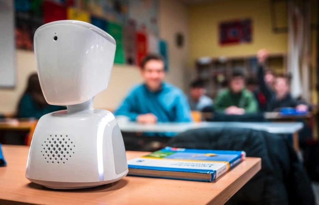 Aichacher Bürgerstiftung hilft: Avatar ermöglicht kranken Kindern ...