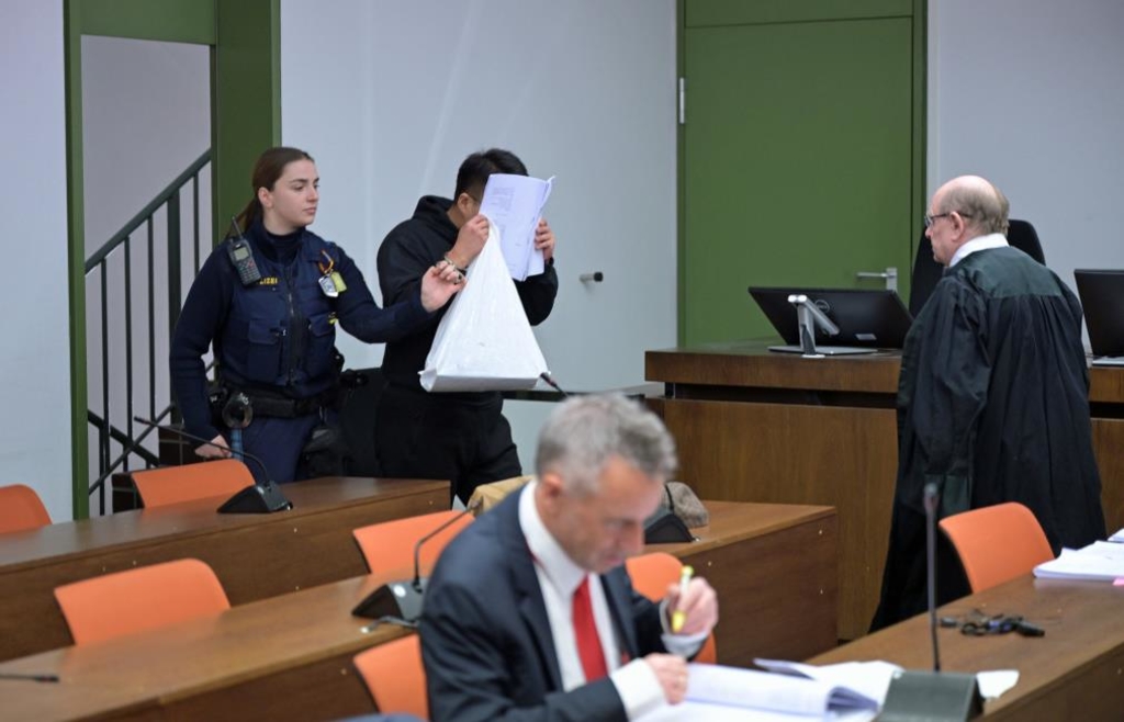 Bet-ubt-vergewaltigt-und-gefilmt-Prozess-in-M-nchen-beginnt