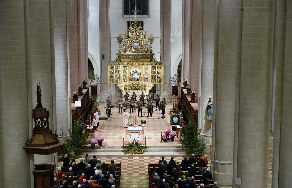 J-ger-feiern-Hubertusmesse-im-Ingolst-dter-Liebfrauenm-nster-PETA-bt-Kritik