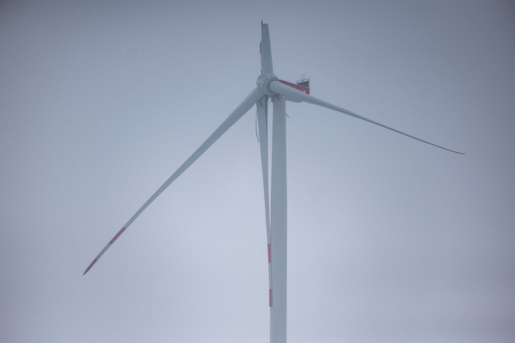 A44-gesperrt-Windrad-Fl-gel-k-nnte-abfallen