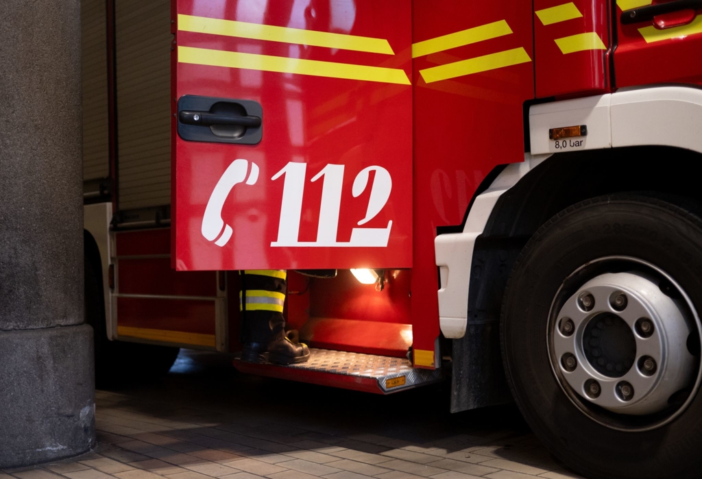 Carport-mitsamt-Fahrzeugen-von-Feuer-zerst-rt