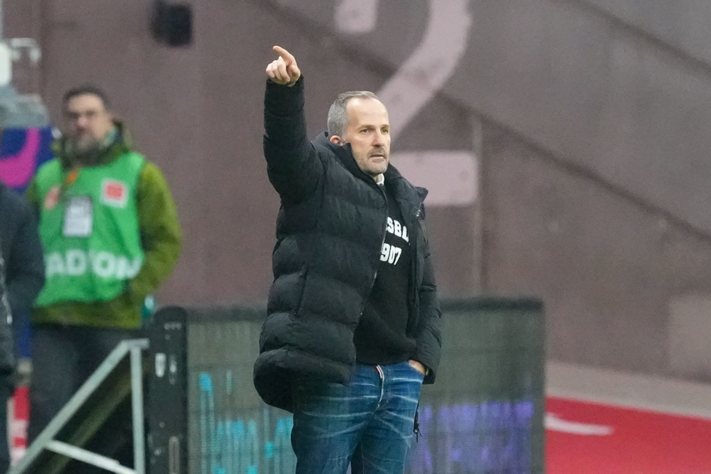 Augsburgs-Baum-ber-Videobeweis-Warten-wie-beim-Arzt