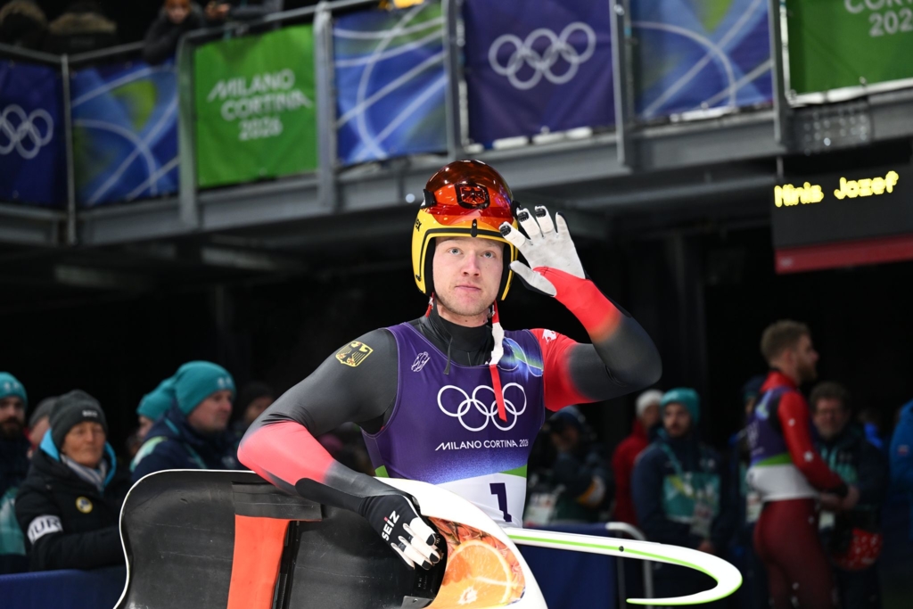 Trotz-steifem-Hals-Rodler-Langenhan-auf-Goldkurs