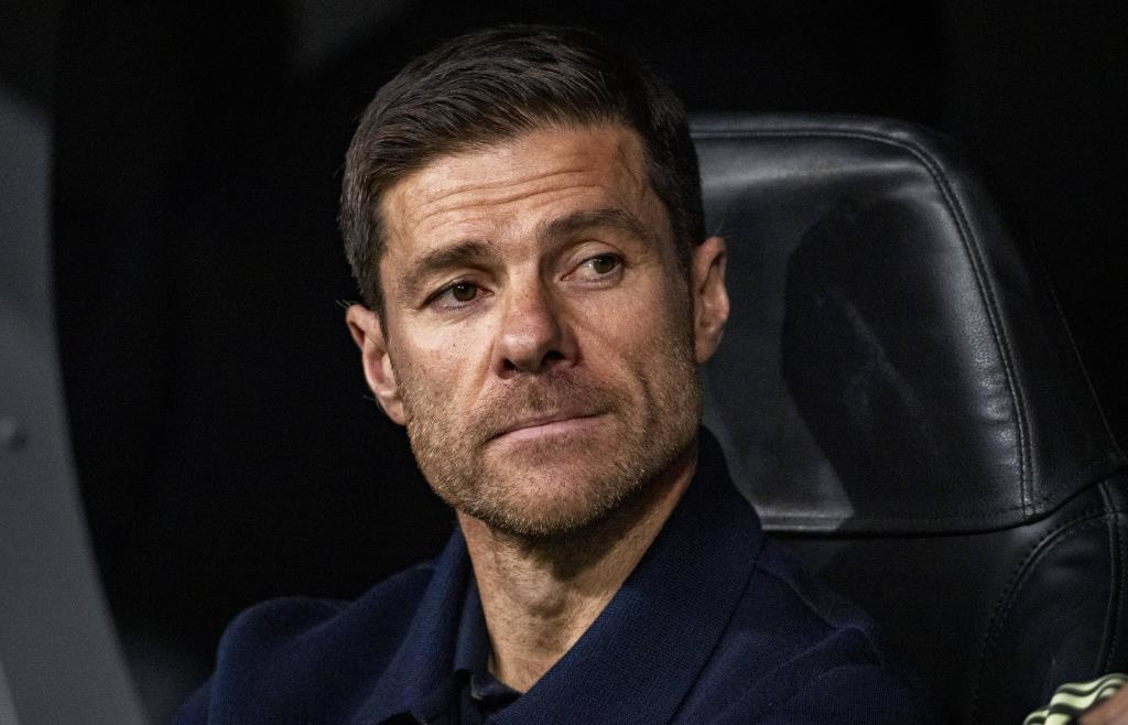 -Alarmstufe-Rot-in-Madrid-Die-Stars-scharen-sich-um-den-wackelnden-Trainer-Alonso-zu-sp-t-