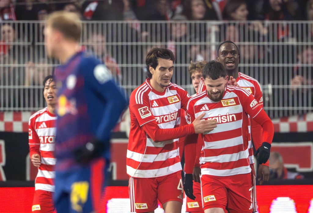 Wieder-ein-Sieg-unter-Flutlicht-Union-berrascht-RB-Leipzig