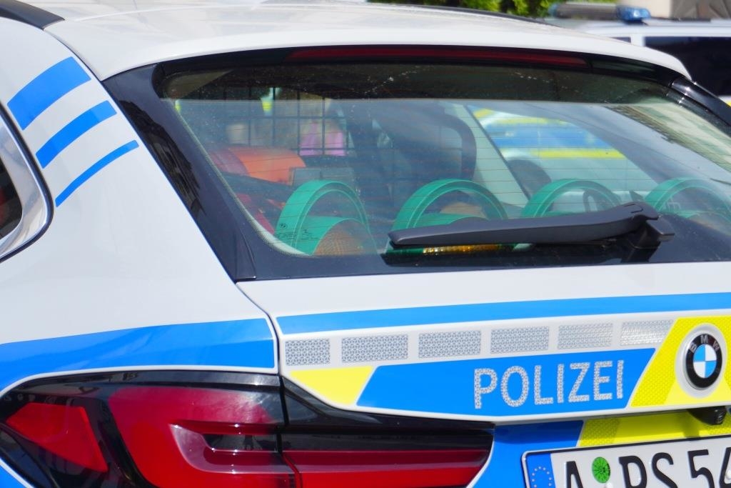 64-jährige Autofahrerin mit zwei Promille verursacht in Augsburg 18 ...