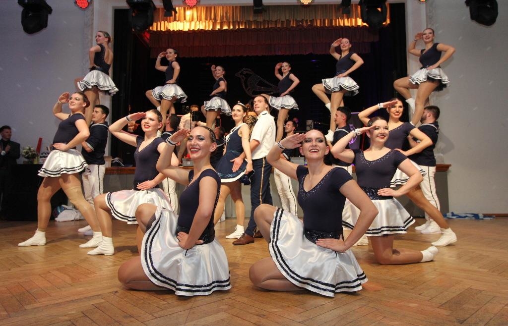 Er-ffnungsball-der-Egweiler-Faschingsgesellschaft-Eggspatzen-begeistert-die-G-ste