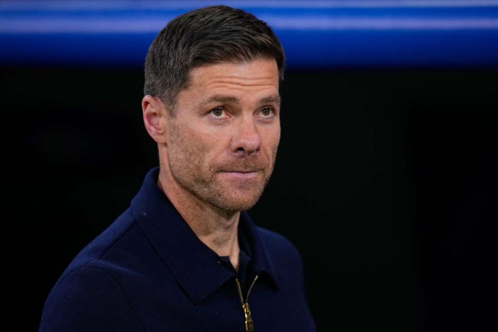 Bellingham-mit-R-ckendeckung-f-r-Real-Coach-Xabi-Alonso