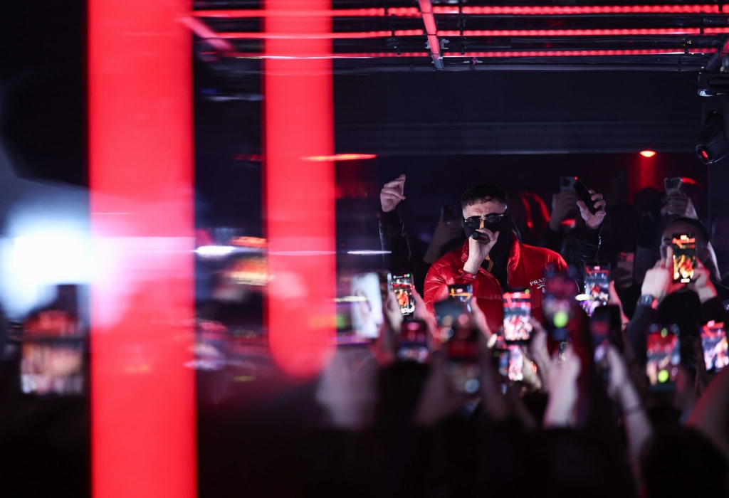 Rapper-Haftbefehl-legt-Blitzauftritt-in-Gie-en-hin