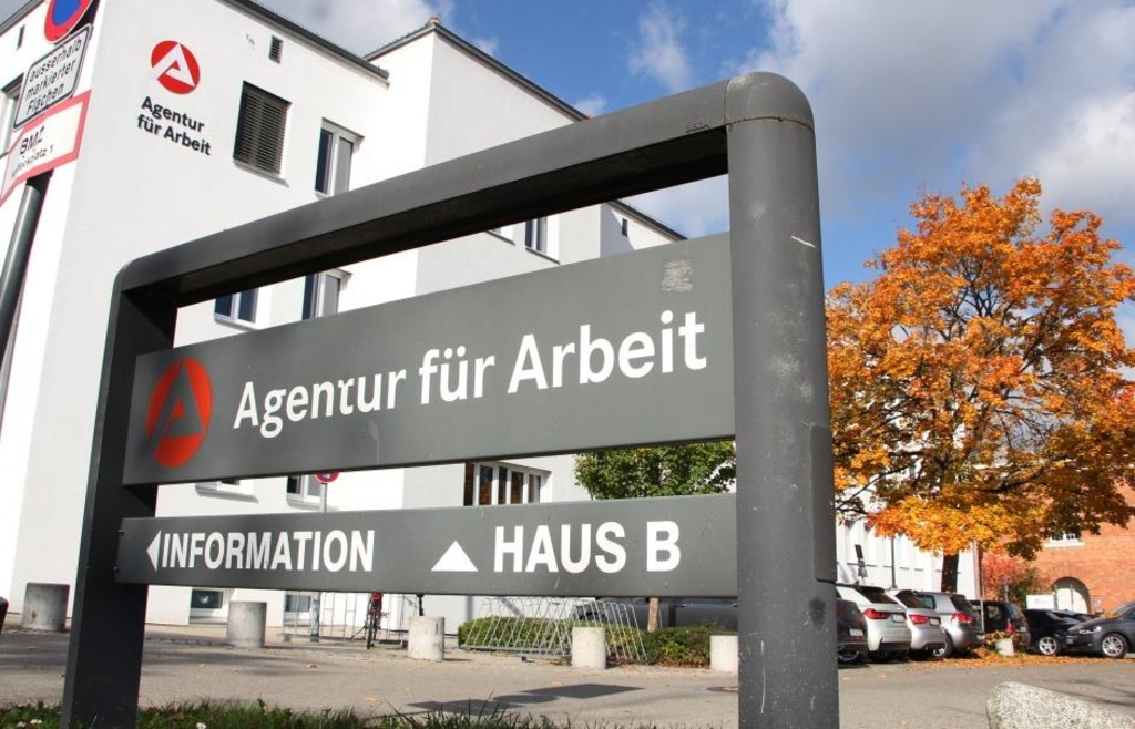 Agentur-f-r-Arbeit-Ingolstadt-Jugendlichen-helfen-jetzt-noch-eine-Ausbildung-zu-finden
