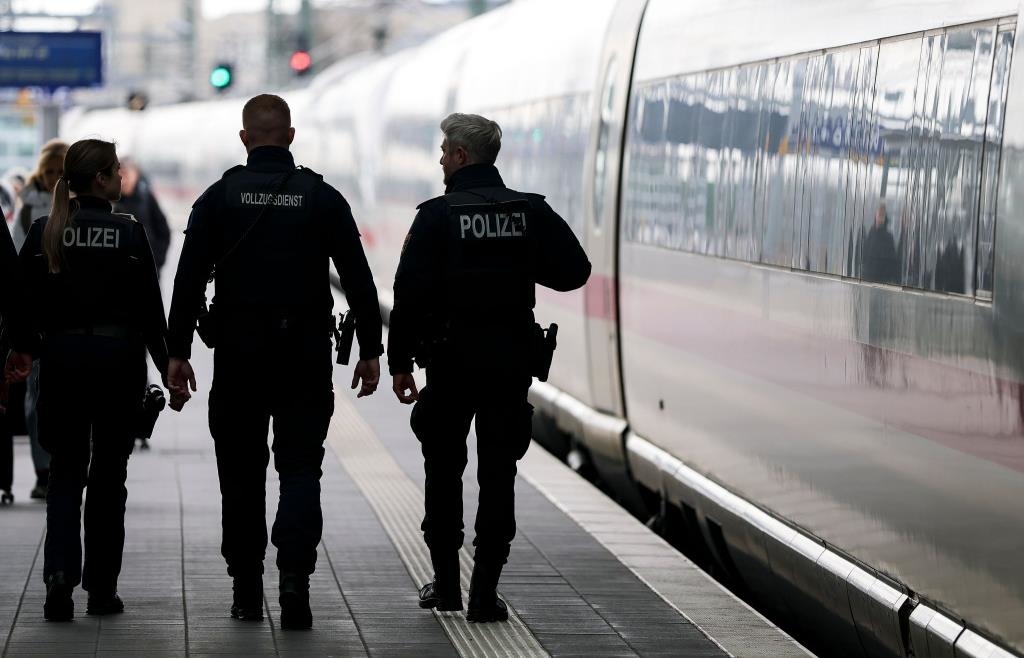 Shouting and banging against walls: Large police operation at Dachau train ...