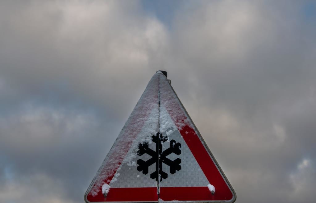 Rund-um-Pfaffenhofen-Sechs-Unf-lle-auf-eisglatter-Stra-e