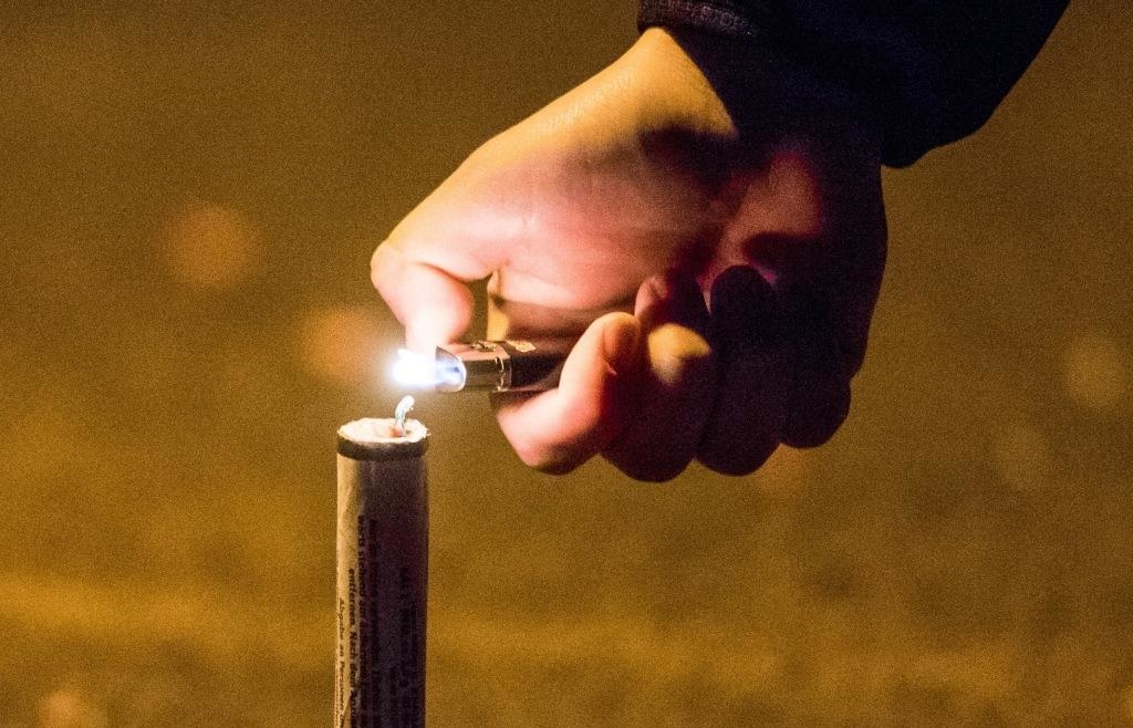 Zwei Jugendliche zünden Böller in einem Linienbus in Eichstätt