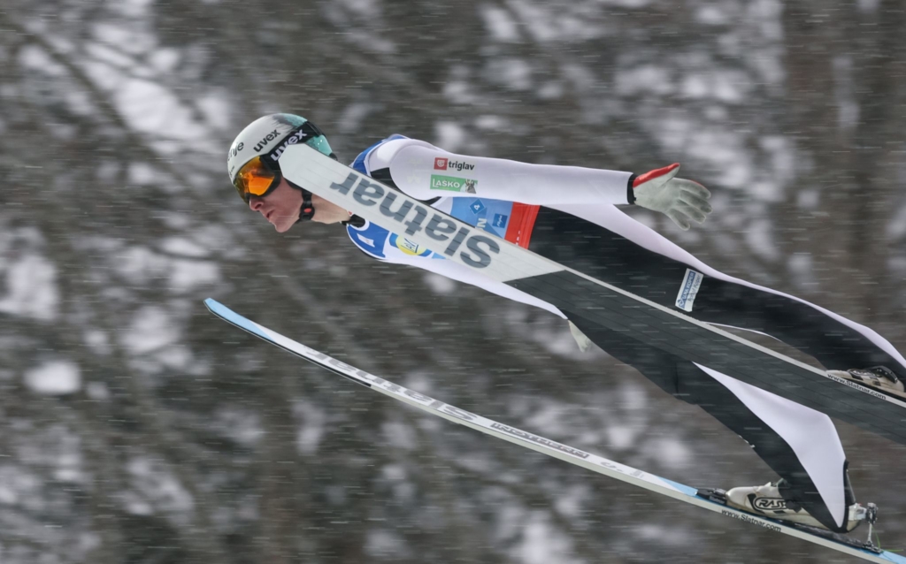 Ski-rutschen-die-Schanze-runter-Prevc-darf-nicht-fliegen