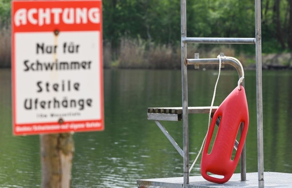 Sprachkenntnis-erforderlich-Strandbad-in-Sachsen-Anhalt-versch-rft-Einlass