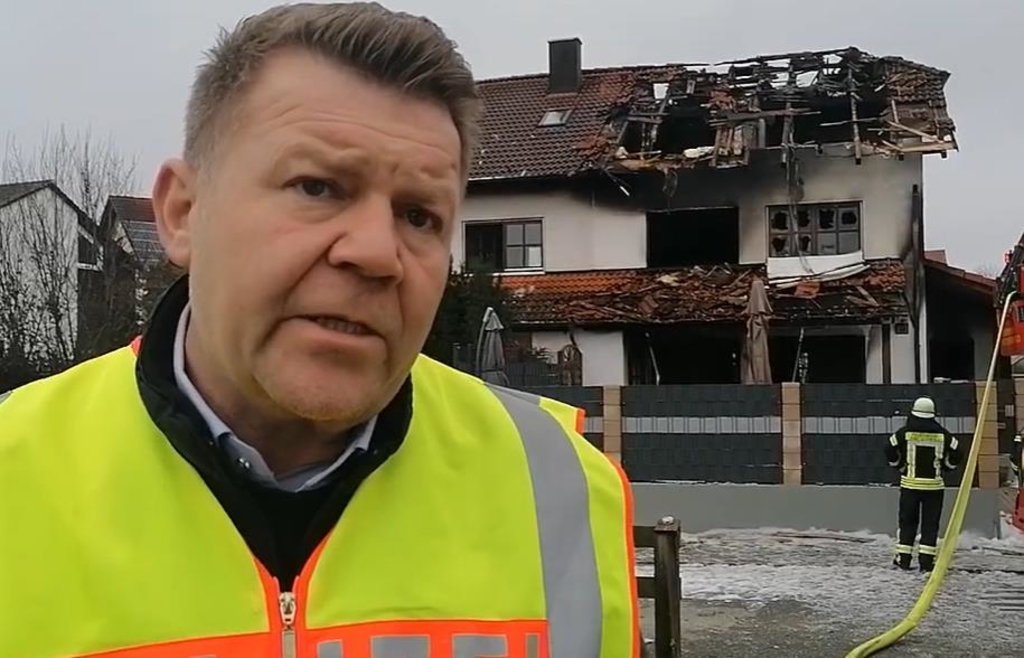 Fatal house explosion in Geisenfeld: The operation in video – Police ...