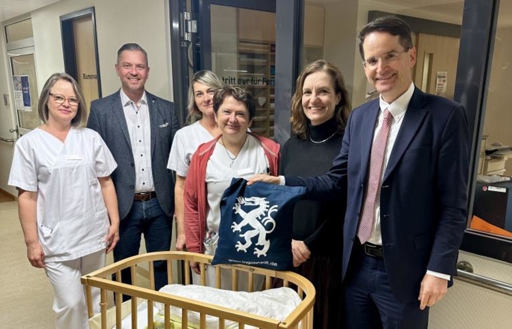 Weihnachten-im-Dienst-Ingolstadts-OB-besucht-mit-seiner-Frau-Klinik-Polizei-und-Feuerwehr