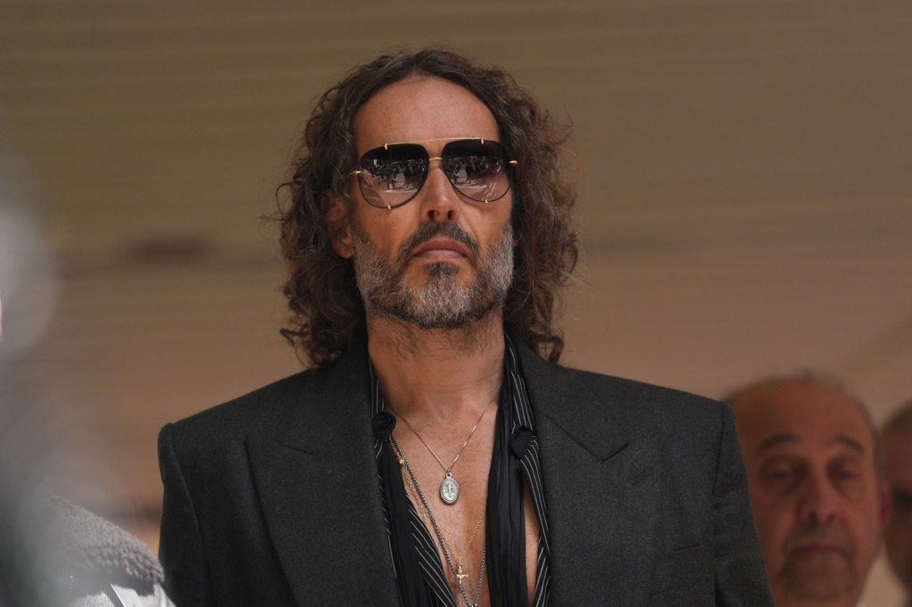 Russell-Brand-muss-nicht-in-Untersuchungshaft