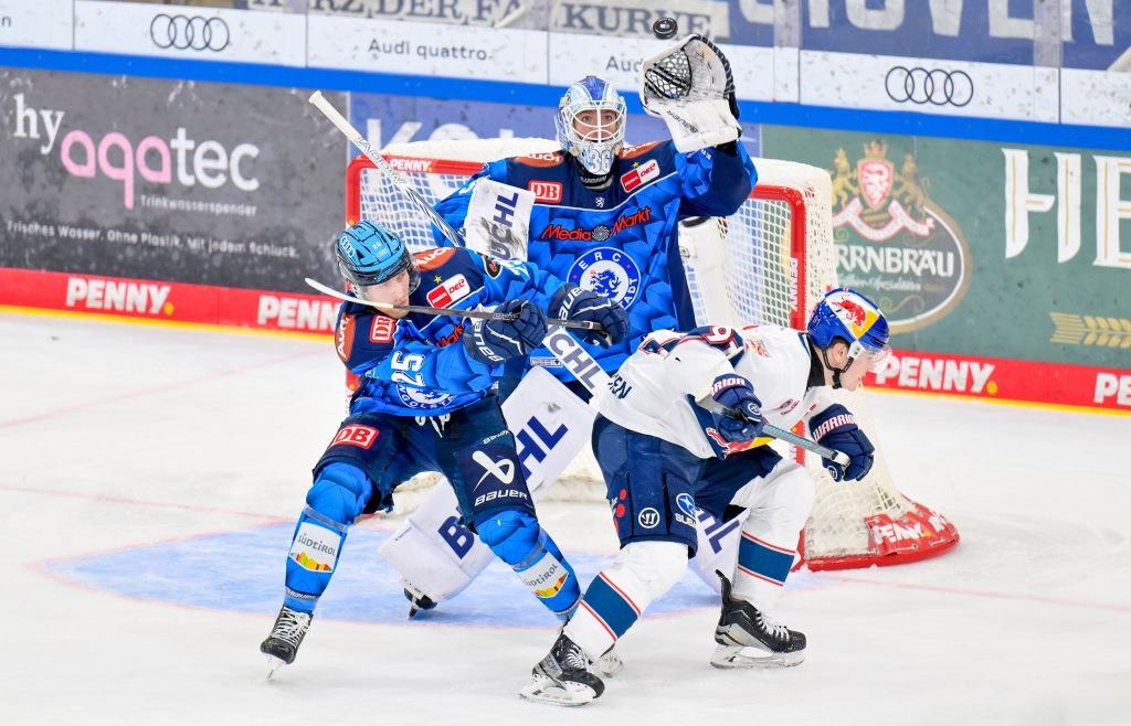 Heimserie-rei-t-und-Platz-eins-weg-auch-weil-der-ERC-bei-1-3-gegen-M-nchen-dreimal-das-Torgest-nge-trifft