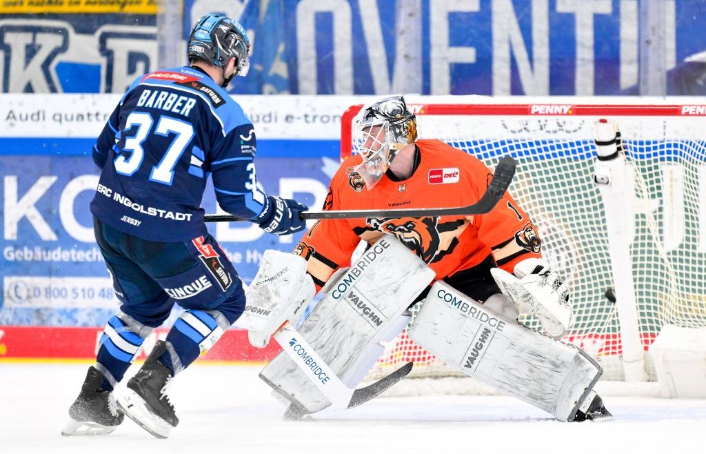 Schon 54 Scorerpunkte: ERC-Stürmer Riley Barber lässt Thomas Greilingers ...