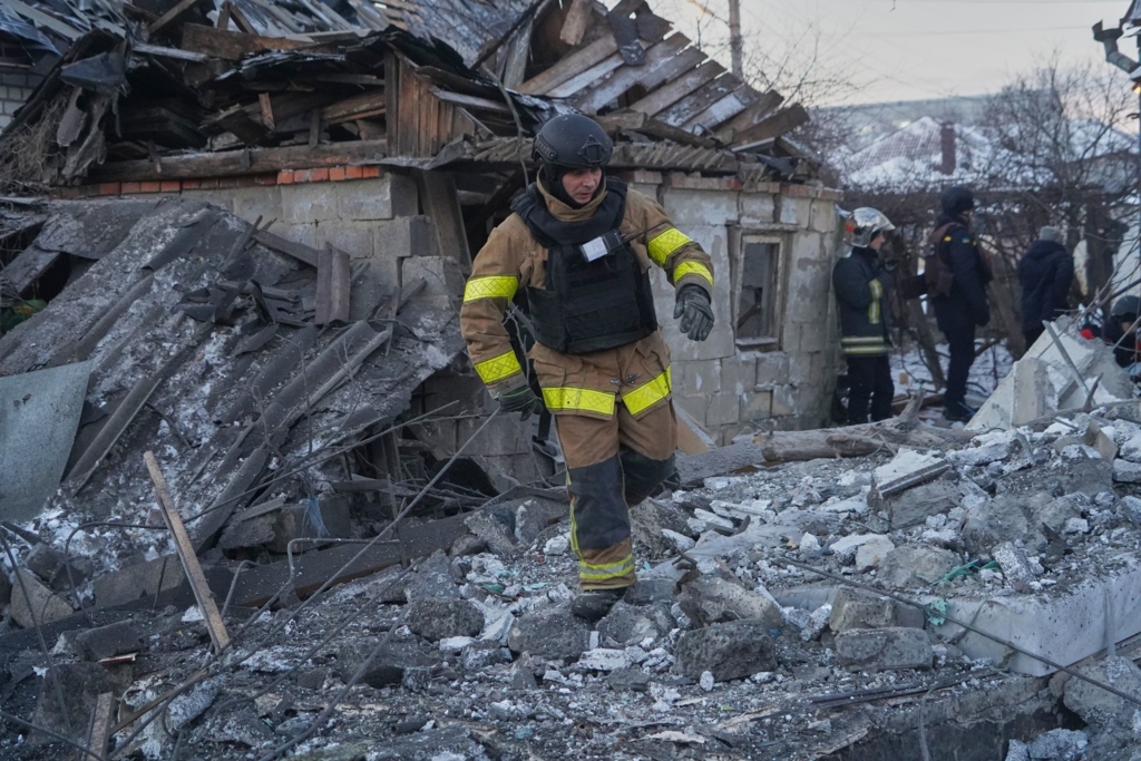 Ein-Todesopfer-bei-russischem-Bombenangriff-auf-Charkiw