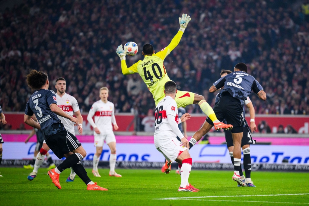 Wilder-Sieg-gegen-Frankfurt-VfB-springt-auf-Platz-drei